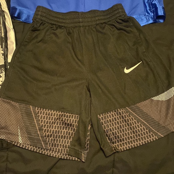 Bundle of boys Nike shorts - Picture 3 of 9